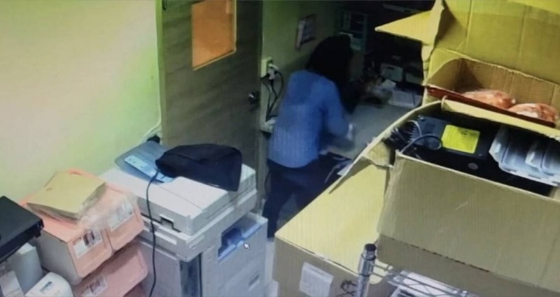 ฉี่ในร้านกาแฟ