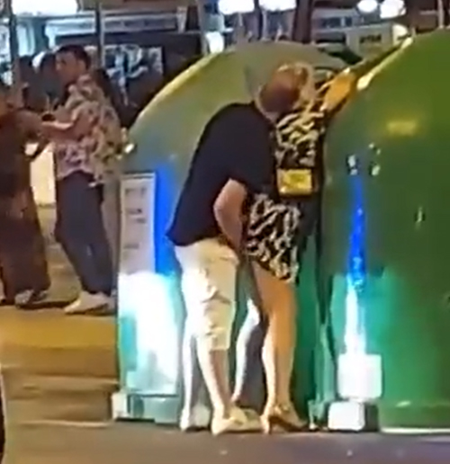 อนาจารกลางที่สาธารณะ