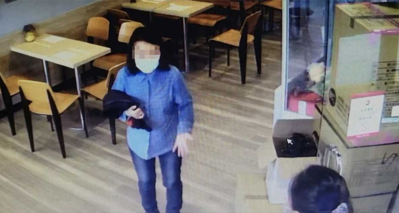 ฉี่ในร้านกาแฟ