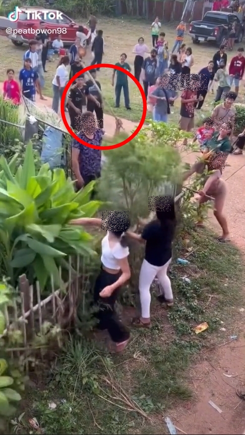 ป้าไล่มนุษย์รถแห่