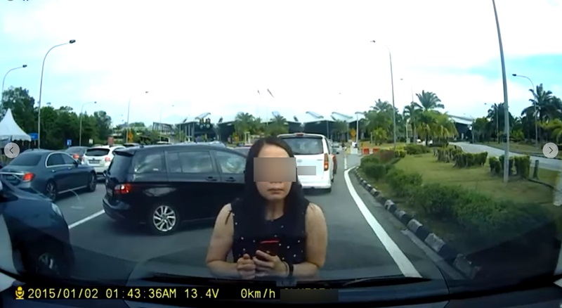 ป้าขวางรถ