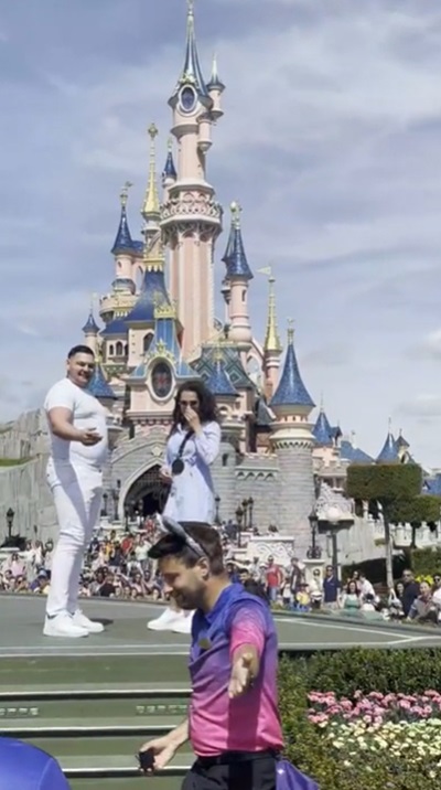 ดราม่าขอแต่งงานในดิสนีย์แลนด์