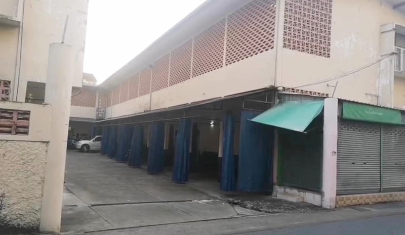 วินฉุดนักเรียนเข้าม่านรูด