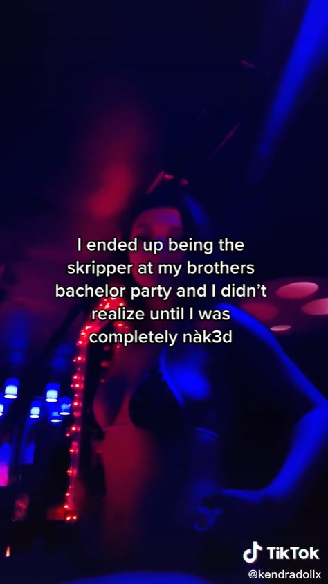 นักเต้นเปลื้องผ้า