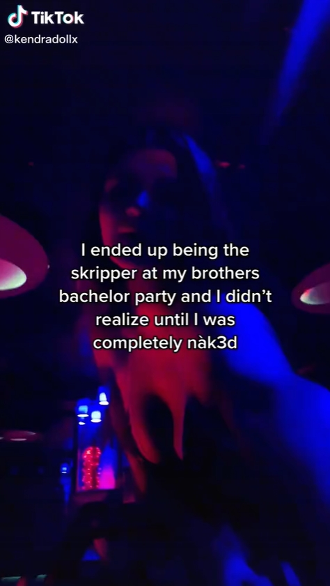 นักเต้นเปลื้องผ้า