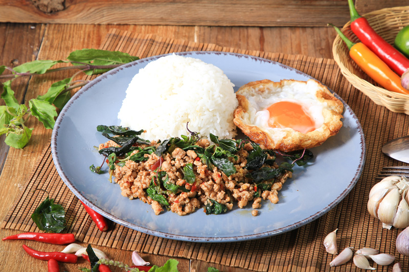 ด่าลูกค้าสั่งไข่ดาวไม่สุก