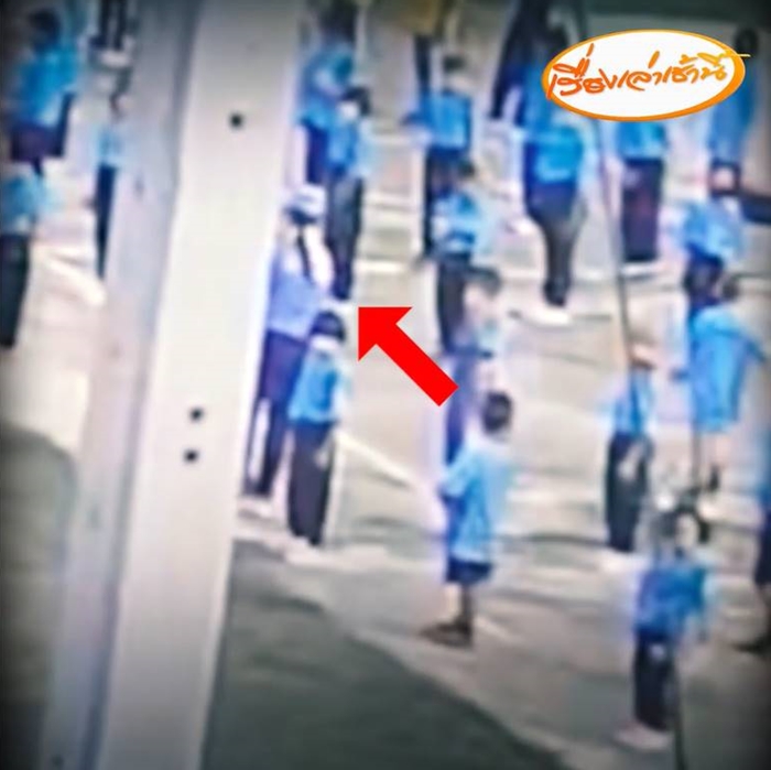 ผอ. ตบหัวเด็กนักเรียน