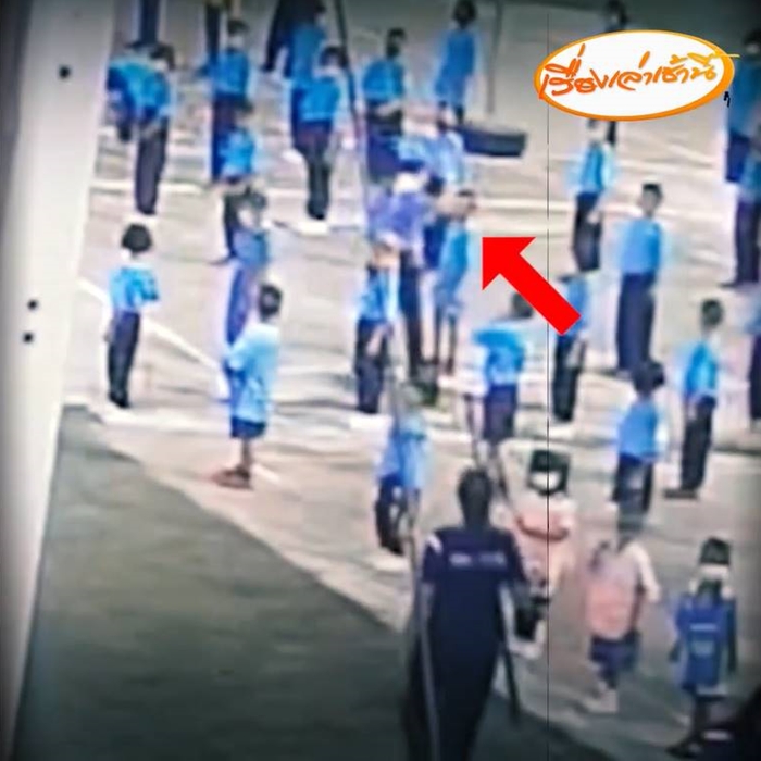 ผอ. ตบหัวเด็กนักเรียน