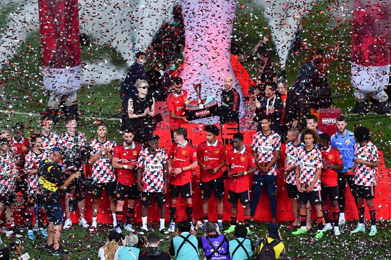 ขอบสนาม พักงานนักข่าว