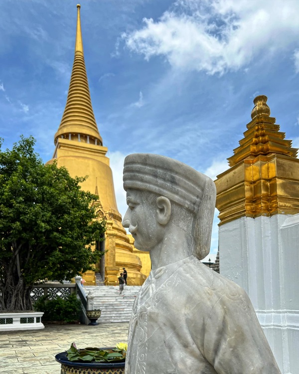 รูปปั้นหินโบราณ