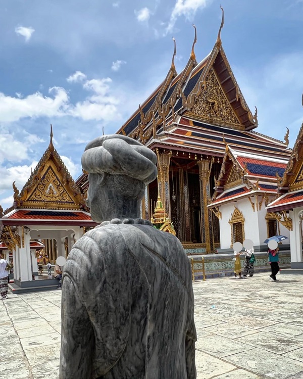 รูปปั้นหินโบราณ