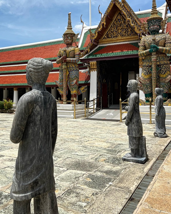 รูปปั้นหินโบราณ