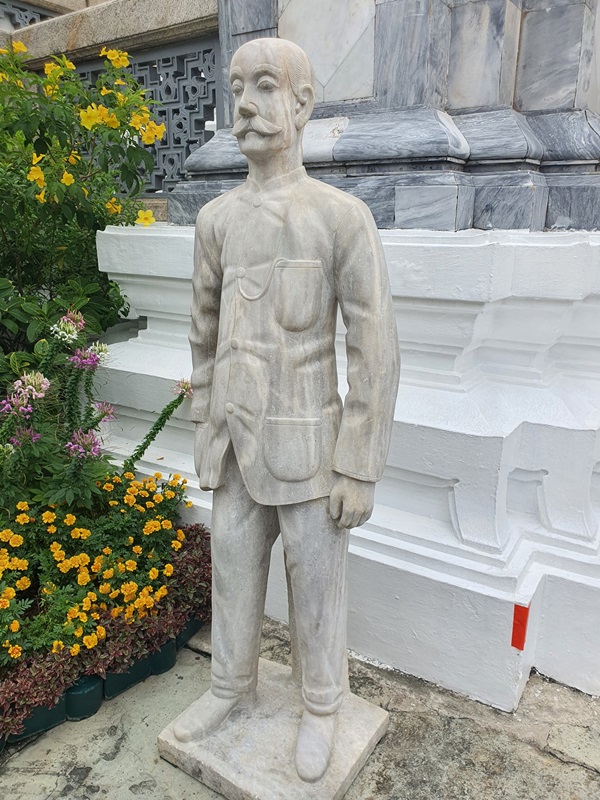 รูปปั้นหินโบราณ