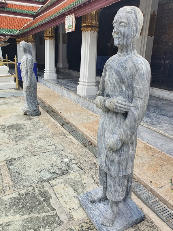 รูปปั้นหินโบราณ