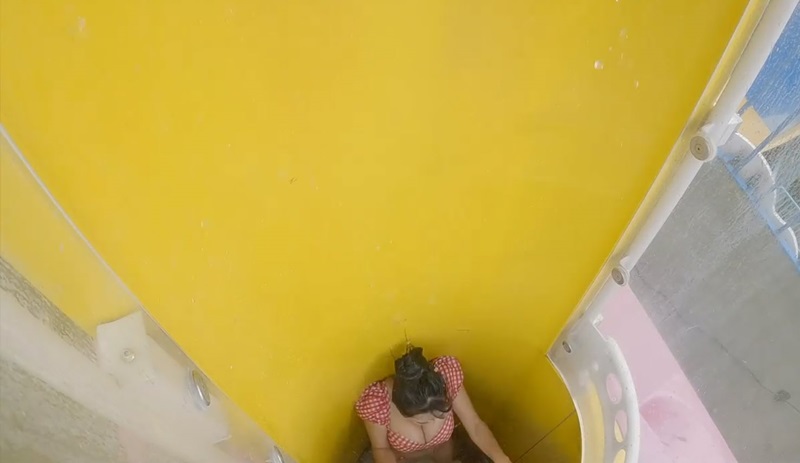 สาวสวยดิ่งสไลเดอร์