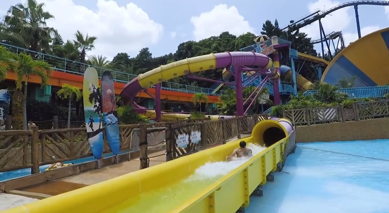 สาวสวยดิ่งสไลเดอร์