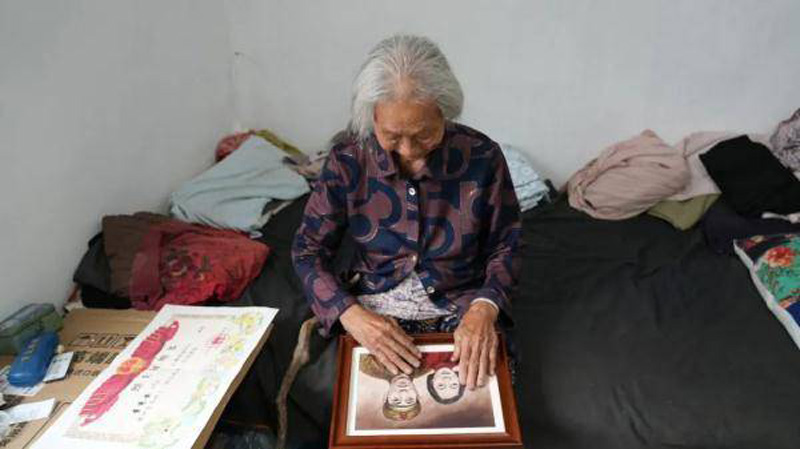 รอสามีกลับบ้าน