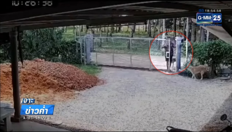 บุกบ้านขอดูรองเท้า