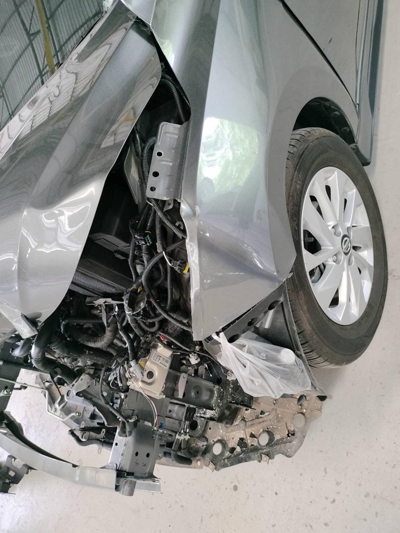 พนักงานขับรถลูกค้าชน