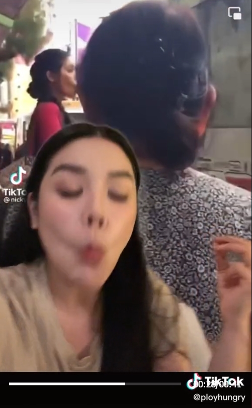 อมนกไว้ในปาก