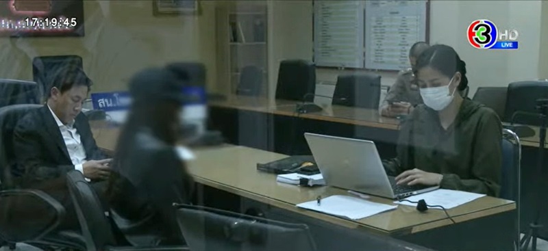 นักการเมืองข่มขืนผู้หญิง