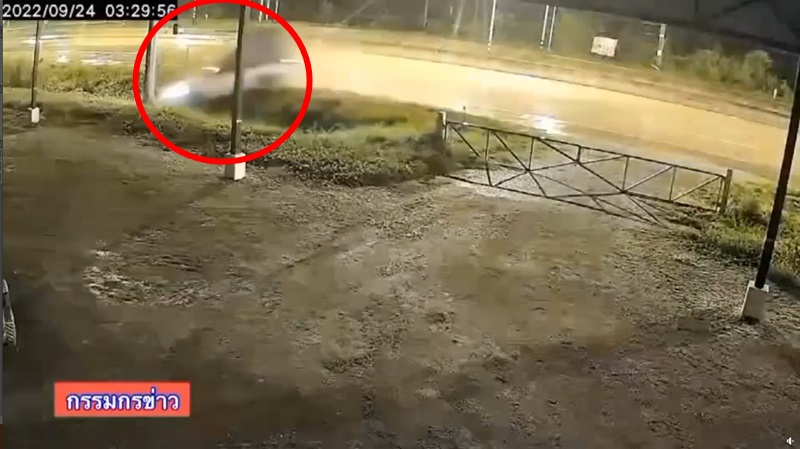 รถตกถนน