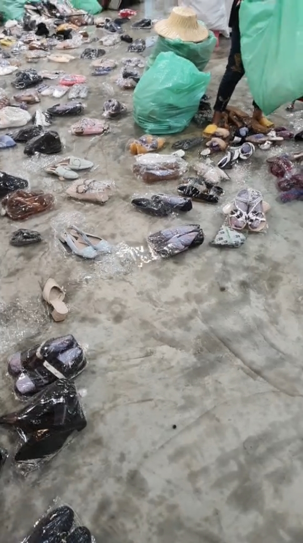 โกดังน้ำท่วม