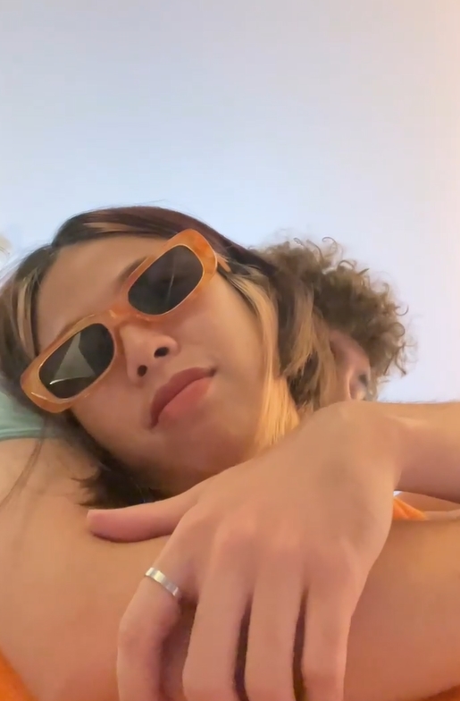 แฟนมองผู้หญิงอื่น