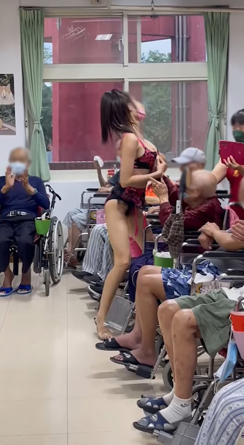 ปาร์ตี้บ้านพักคนชรา