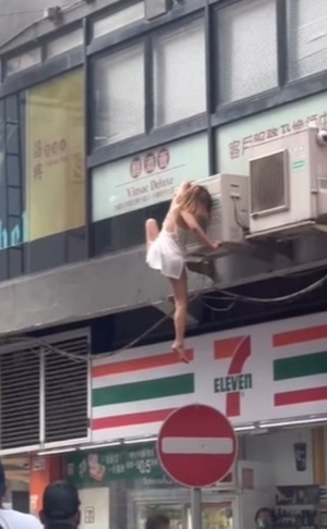 ลักลอบเข้าเมือง