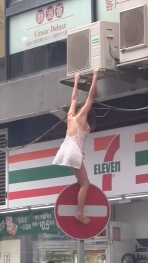 ลักลอบเข้าเมือง