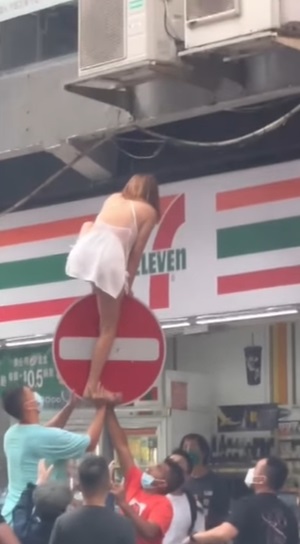 ลักลอบเข้าเมือง