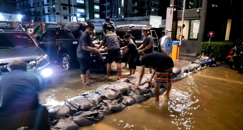 น้ำท่วมคอนโด