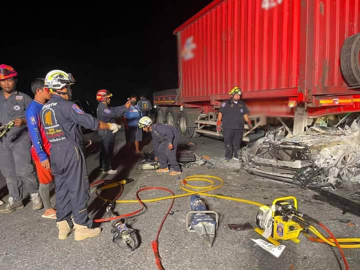 BMW ชนรถพ่วง