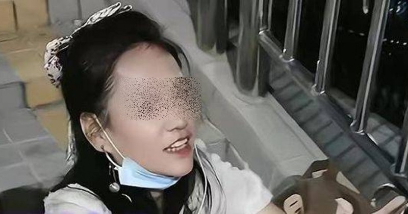 นอนข้างถนน