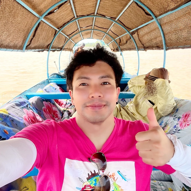 หมอสอง นพรัตน์