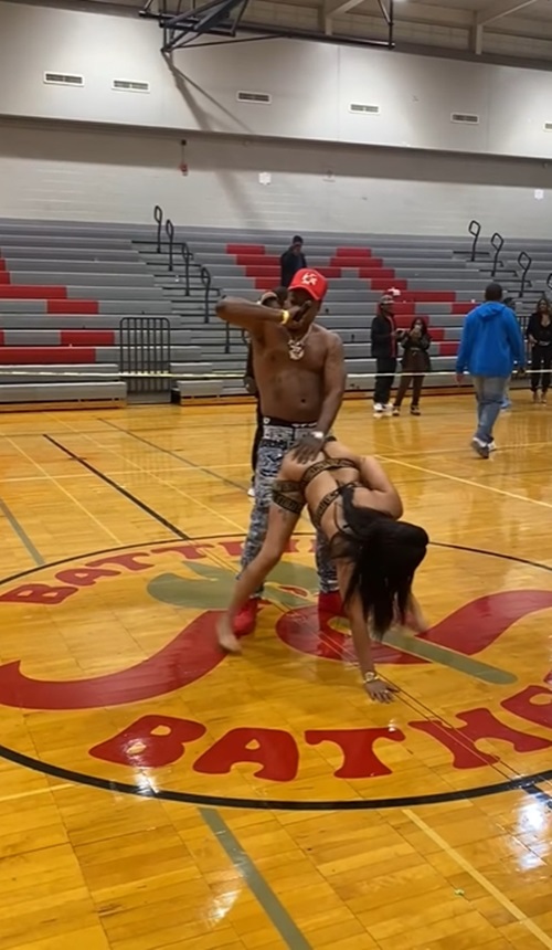 นักเต้นเปลื้องผ้า