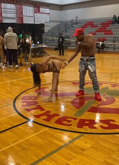 นักเต้นเปลื้องผ้า