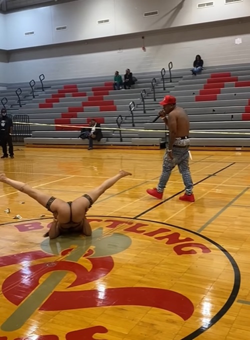 นักเต้นเปลื้องผ้า