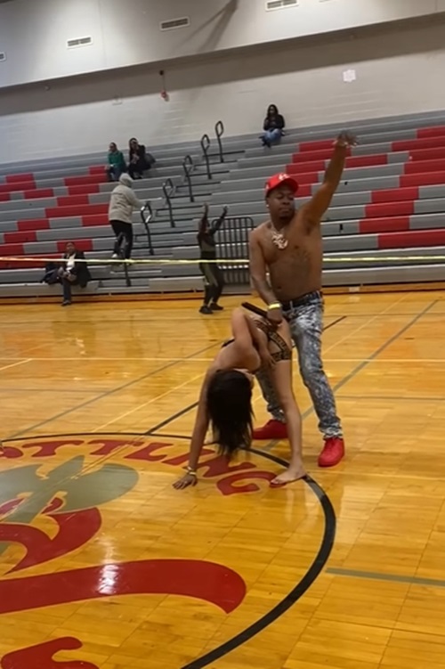 นักเต้นเปลื้องผ้า