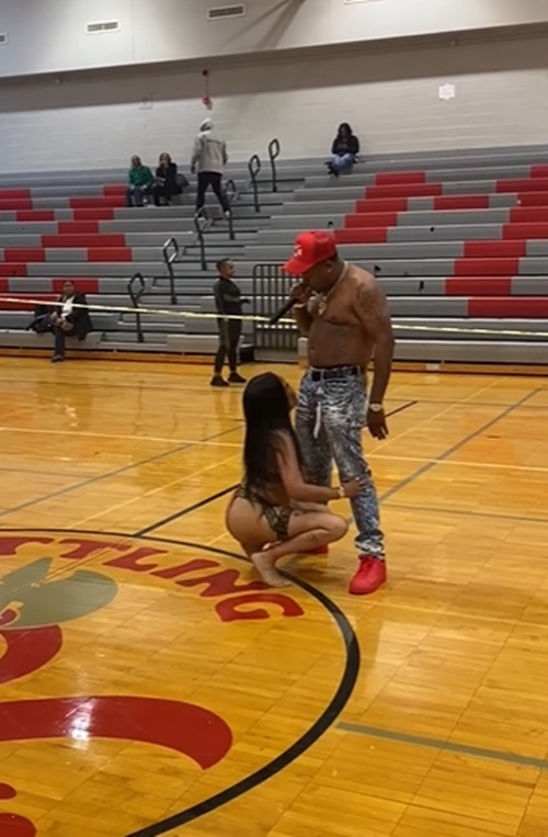 นักเต้นเปลื้องผ้า