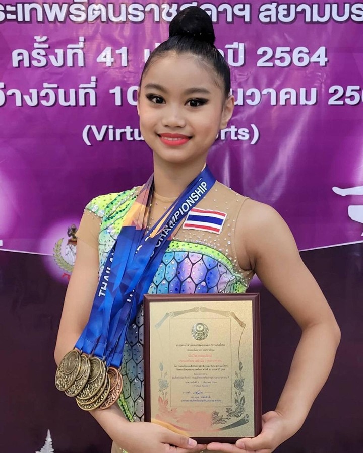 ตีลังกาให้ดอกไม้