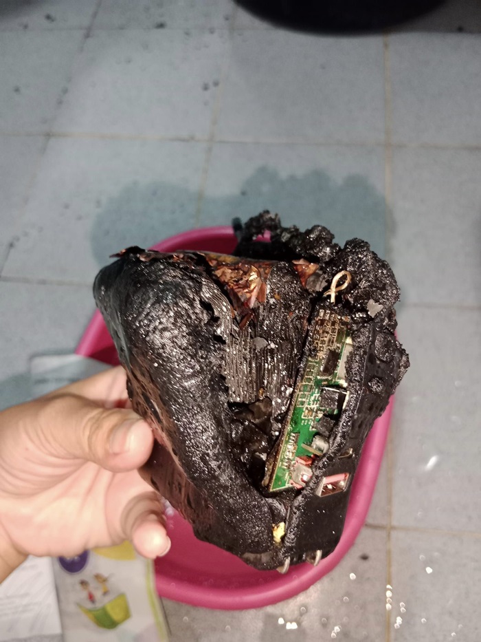 พาวเวอร์แบงก์ระเบิด