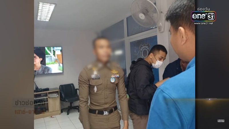 ปลอมเป็นตำรวจ