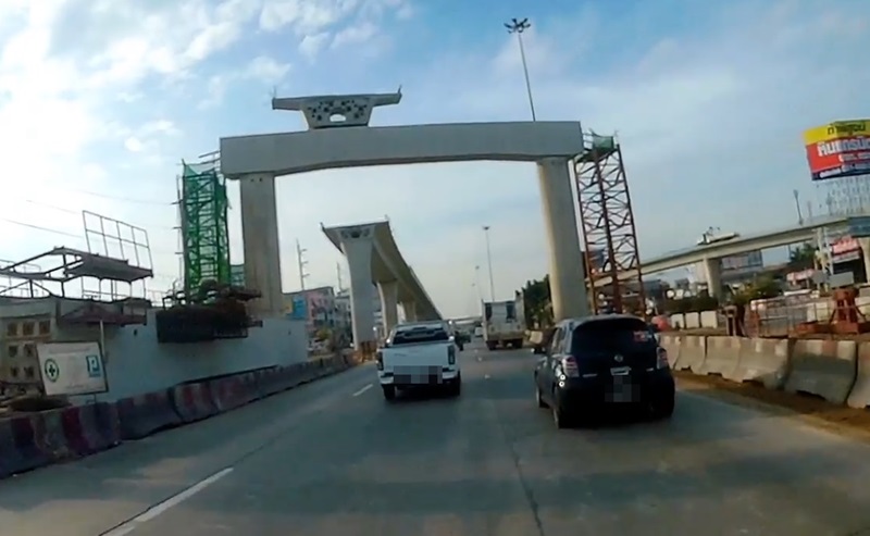 แท่งปูนบนคาน