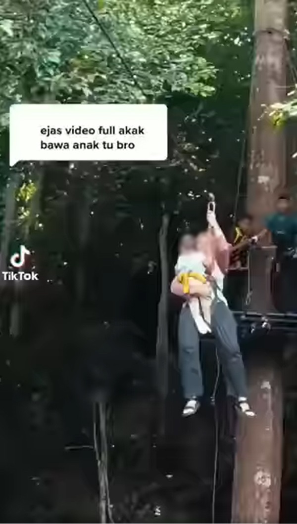 อุ้มลูกเล่นซิปไลน์