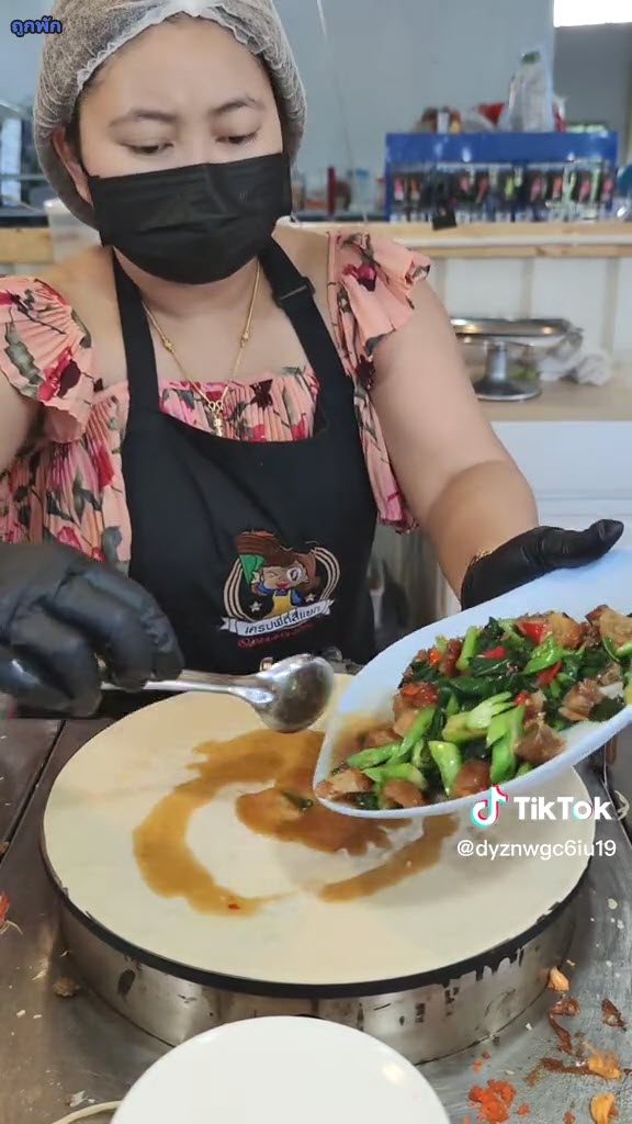 เครปคะหน้าหมูกรอบ