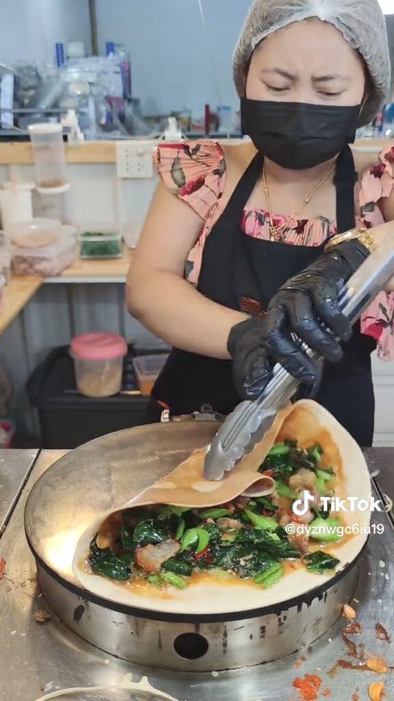 เครปคะหน้าหมูกรอบ