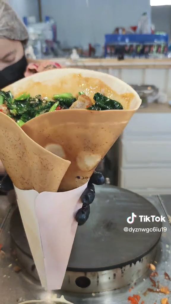 เครปคะหน้าหมูกรอบ