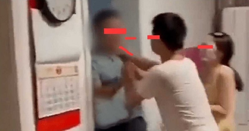 เพื่อนบ้านช่วยจับชู้